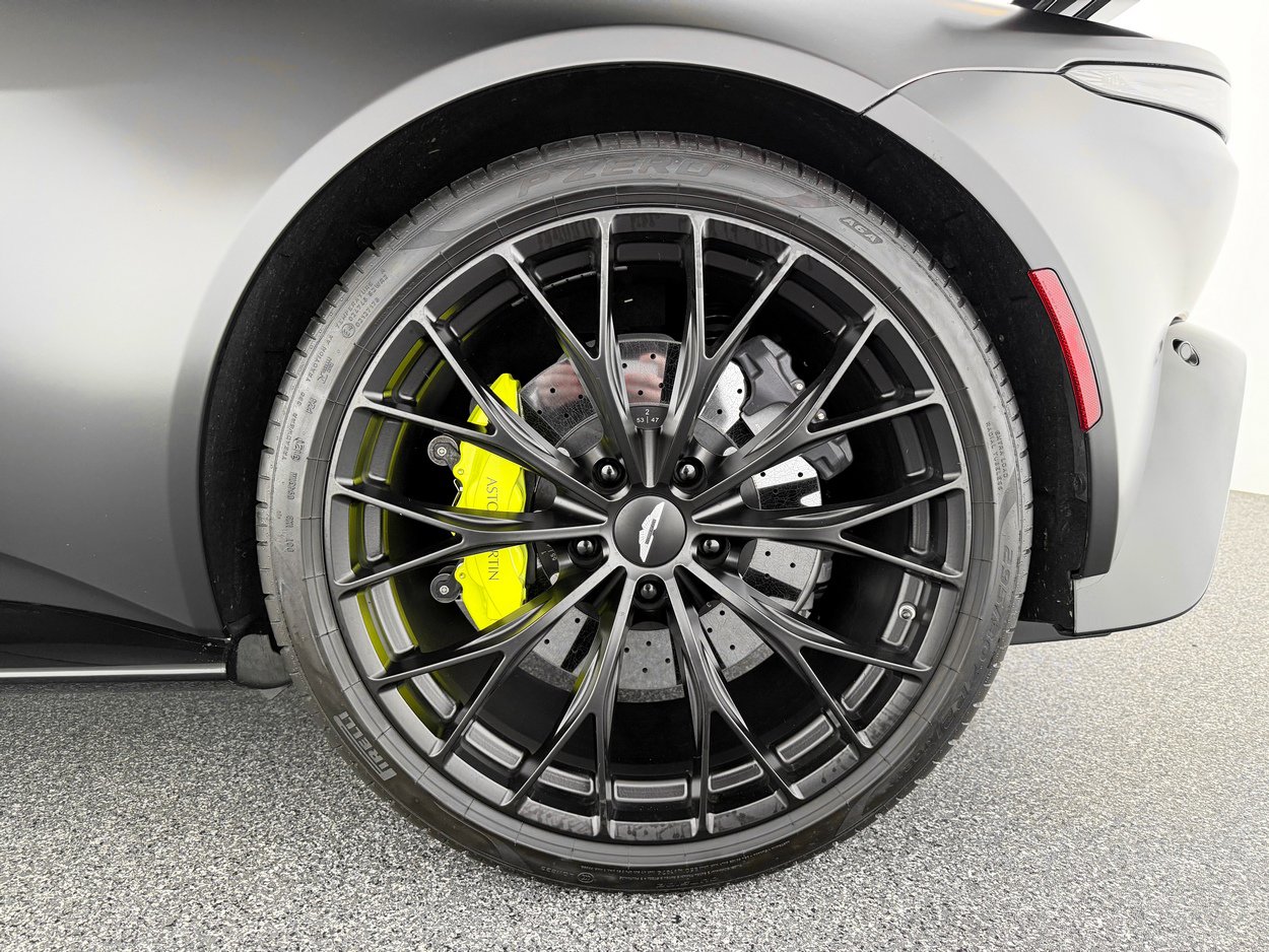 Used 2022 Aston Martin V8 Vantage Coupe image 29