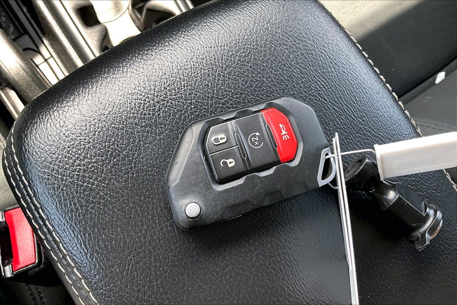 Used 2021 Jeep Wrangler Unlimited Sahara w/ Cold Weather Group AWD/4WD image 12