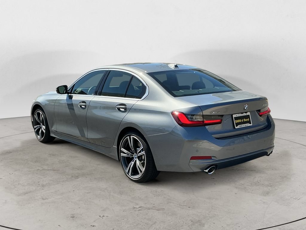 Used 2024 BMW 330i xDrive Sedan w/ Premium Package AWD/4WD image 5