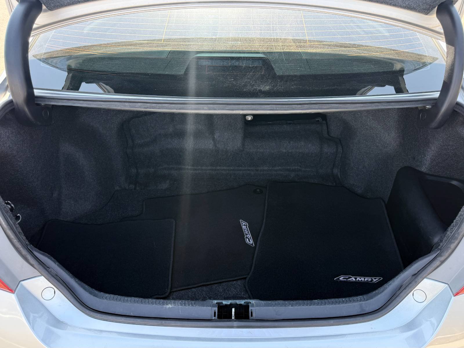 Used 2015 Toyota Camry SE FWD image 45