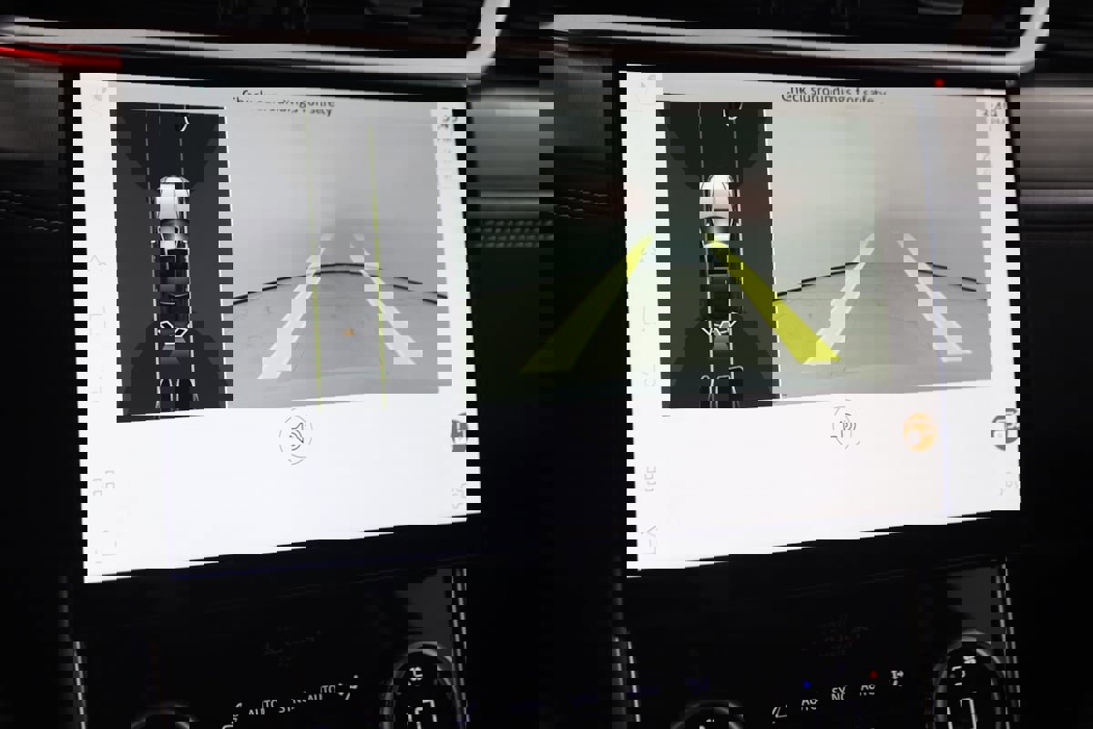 Used 2024 Jaguar XF R-Dynamic SE image 10