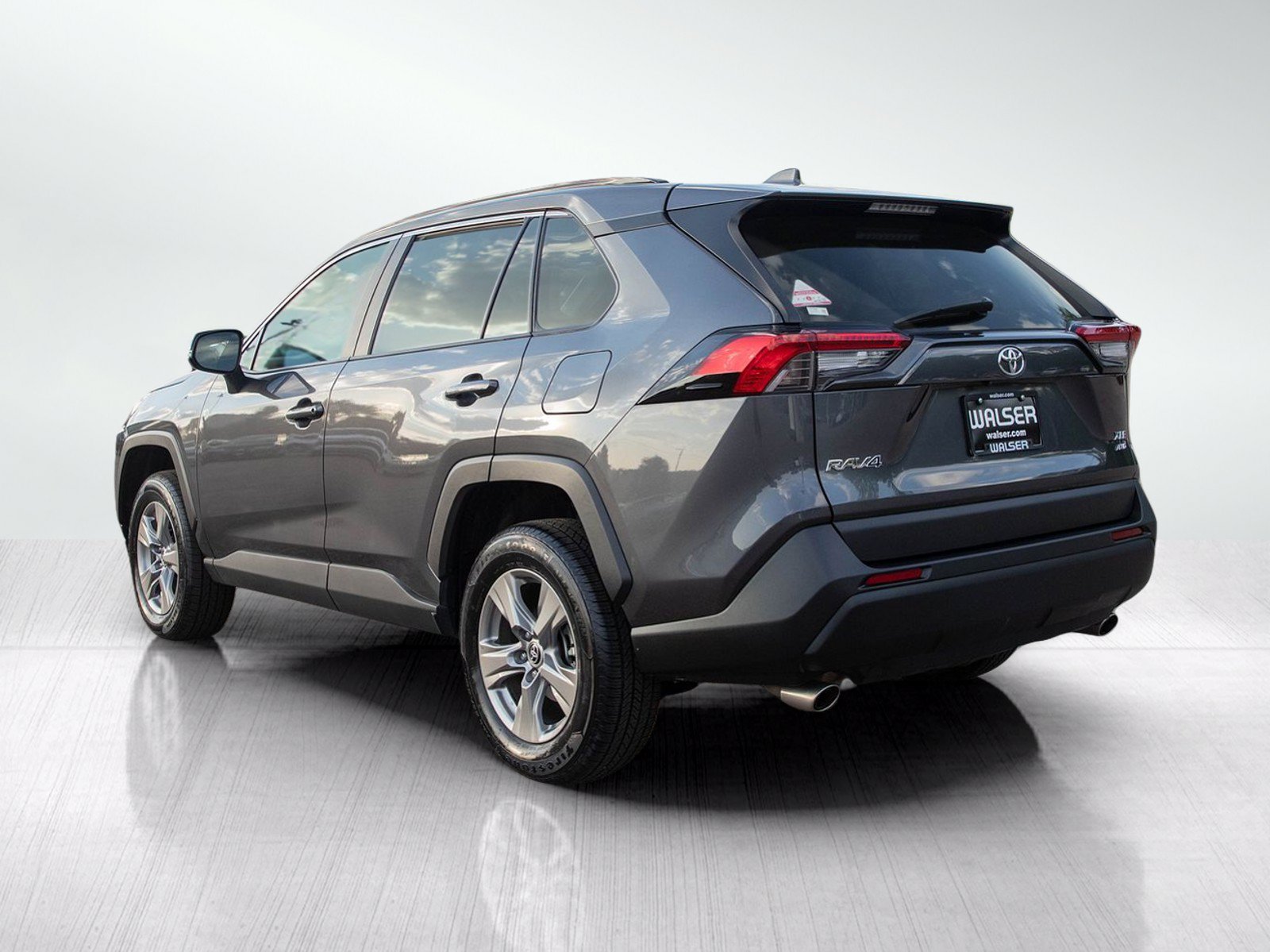 Used 2024 Toyota RAV4 XLE AWD/4WD image 3