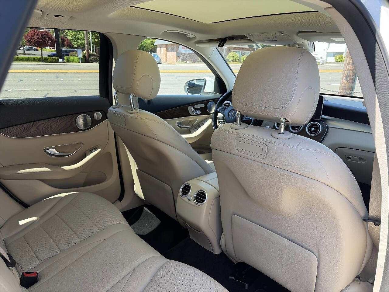 Used 2019 Mercedes-Benz GLC 300 4MATIC image 25