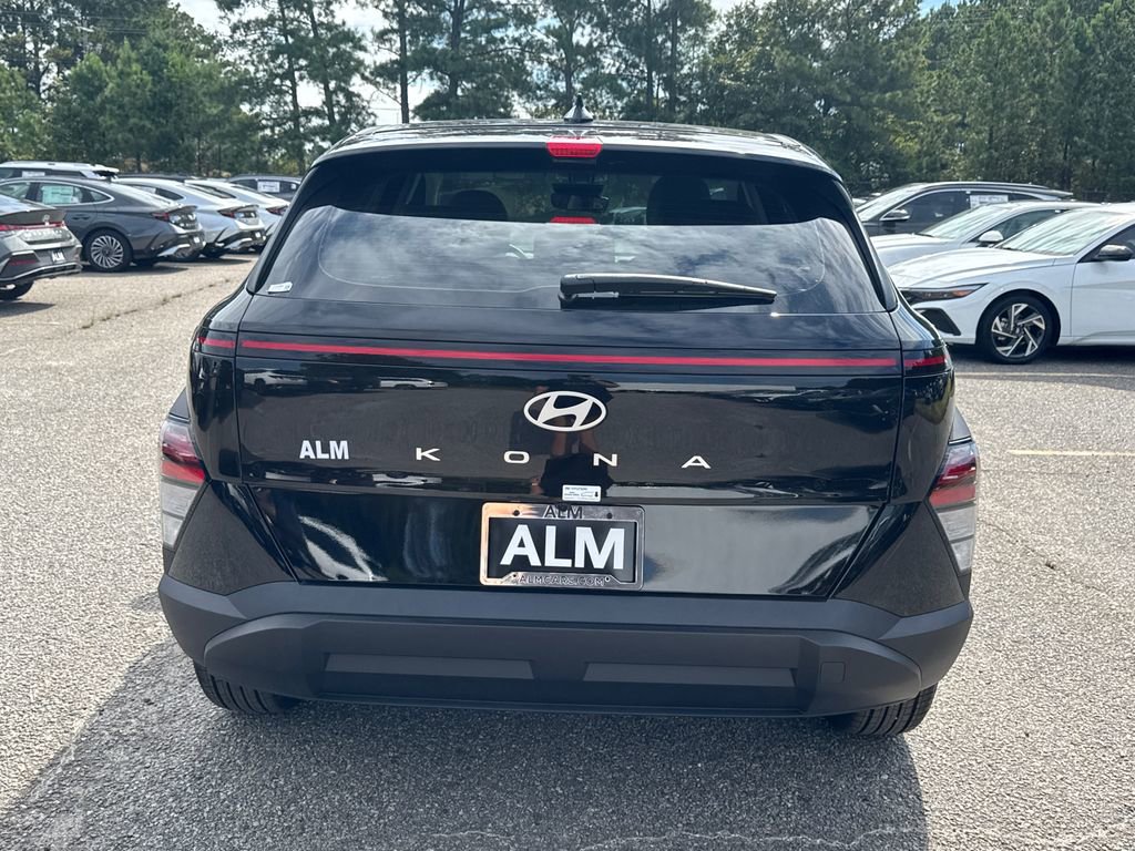 New 2026 Hyundai Kona SE video 4