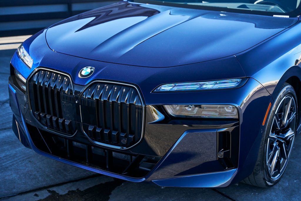 Used 2025 BMW 760i xDrive w/ Executive Package image 6