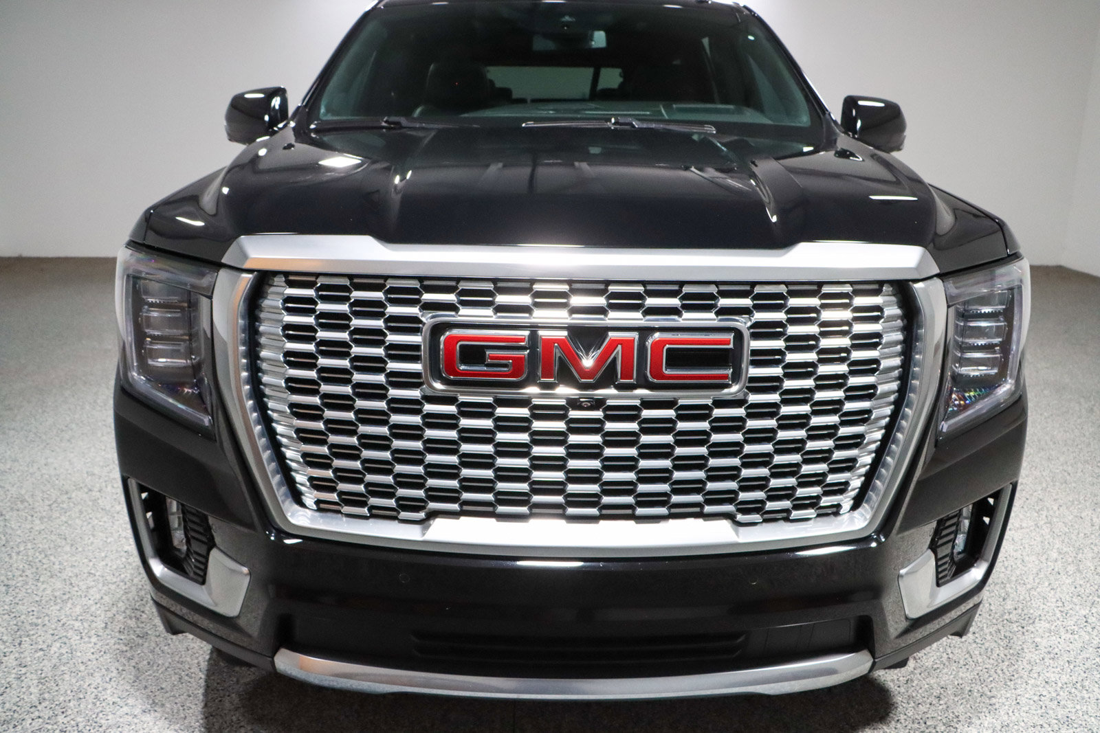 Used 2023 GMC Yukon Denali AWD/4WD image 4