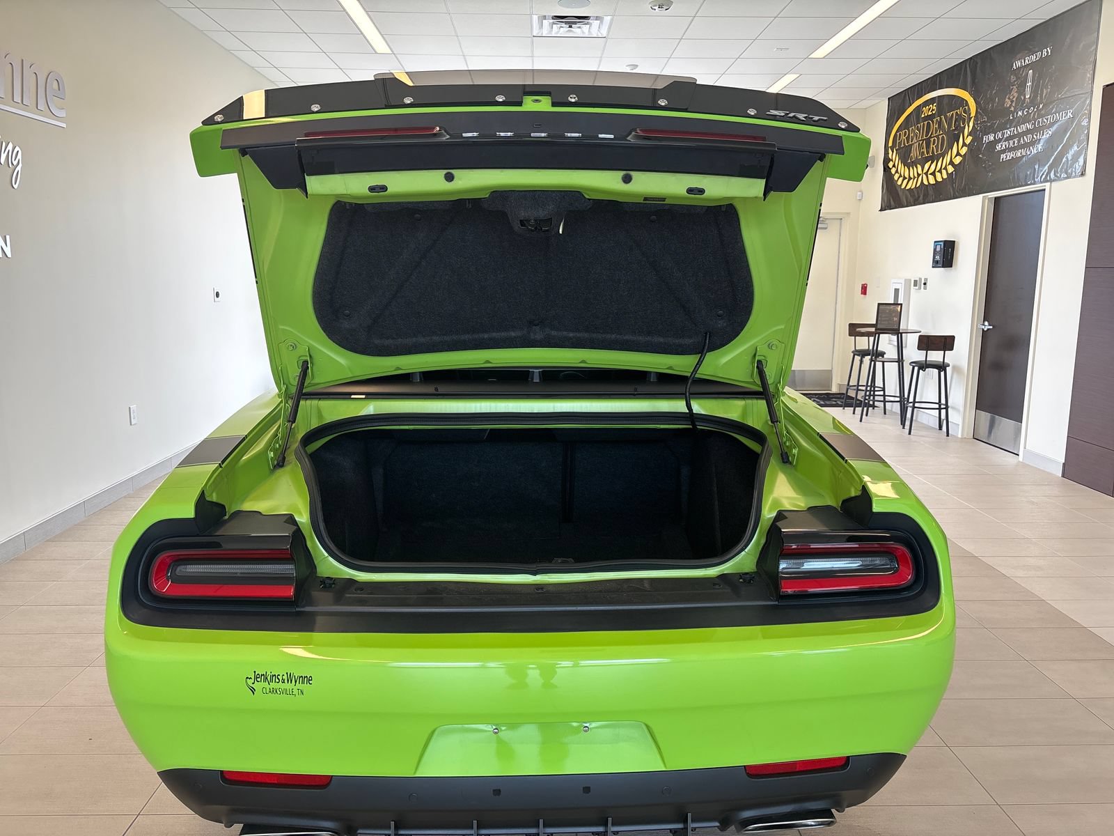 Used 2015 Dodge Challenger SRT w/ Technology Group RWD image 8