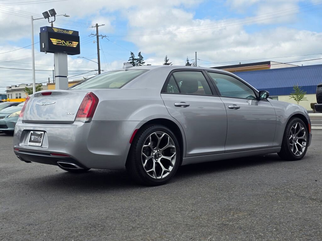 Used 2018 Chrysler 300 Touring w/ Sport Appearance Package RWD image 6