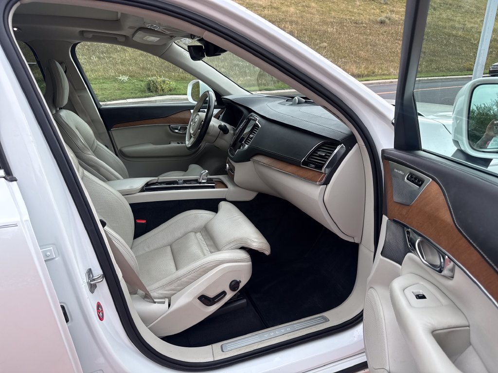 Used 2017 Volvo XC90 T8 Inscription w/ Luxury Package AWD/4WD image 31