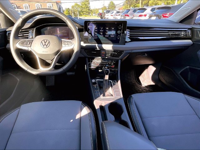 New 2026 Volkswagen Jetta SE FWD image 7