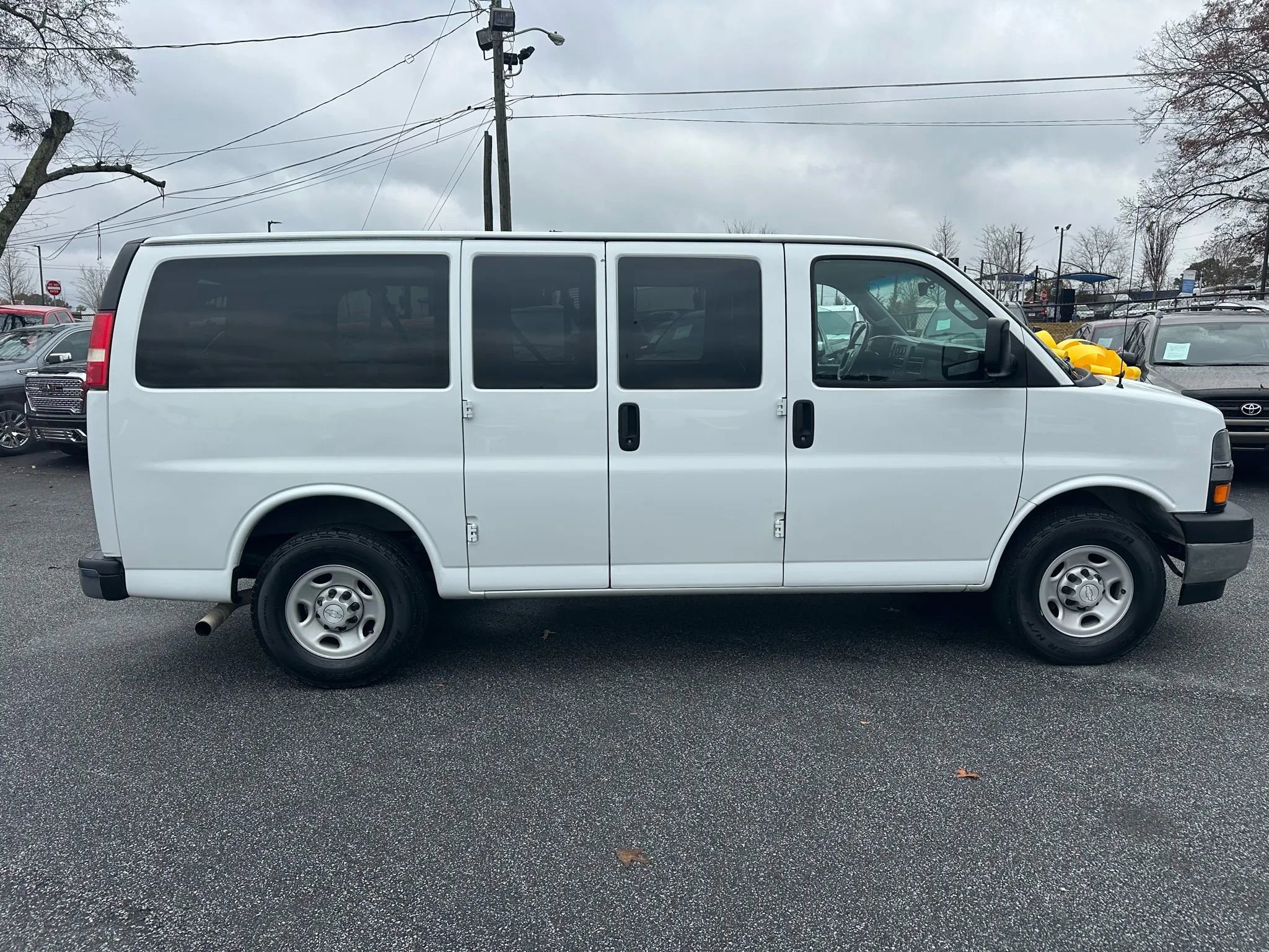 Used 2017 Chevrolet Express 2500 LS image 3
