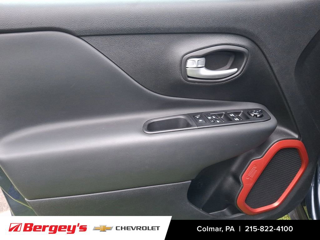 Used 2023 Jeep Renegade Trailhawk AWD/4WD image 15