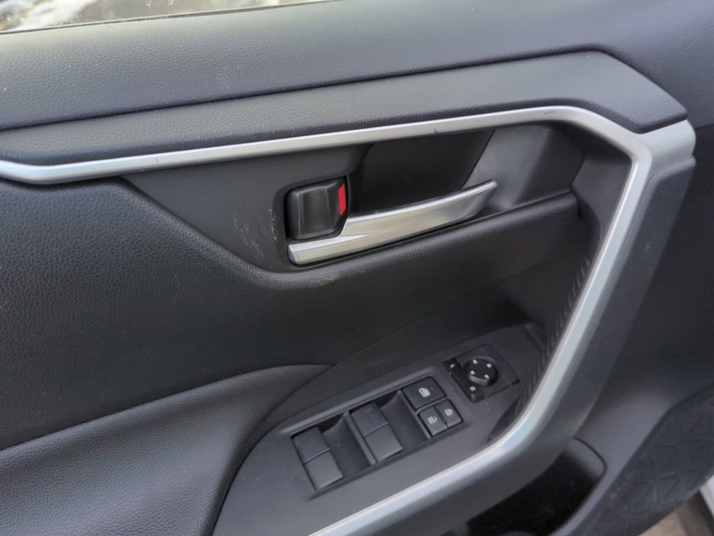 Used 2019 Toyota RAV4 XLE image 8