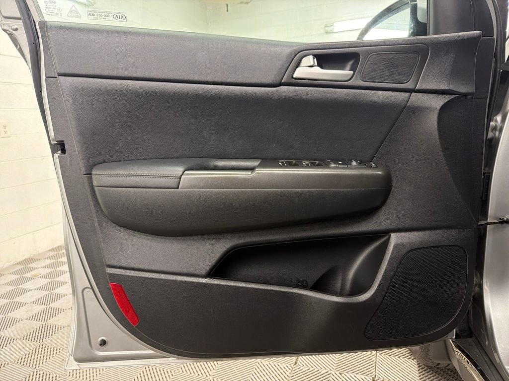 Used 2020 Kia Sportage S w/ S Sunroof Package image 17