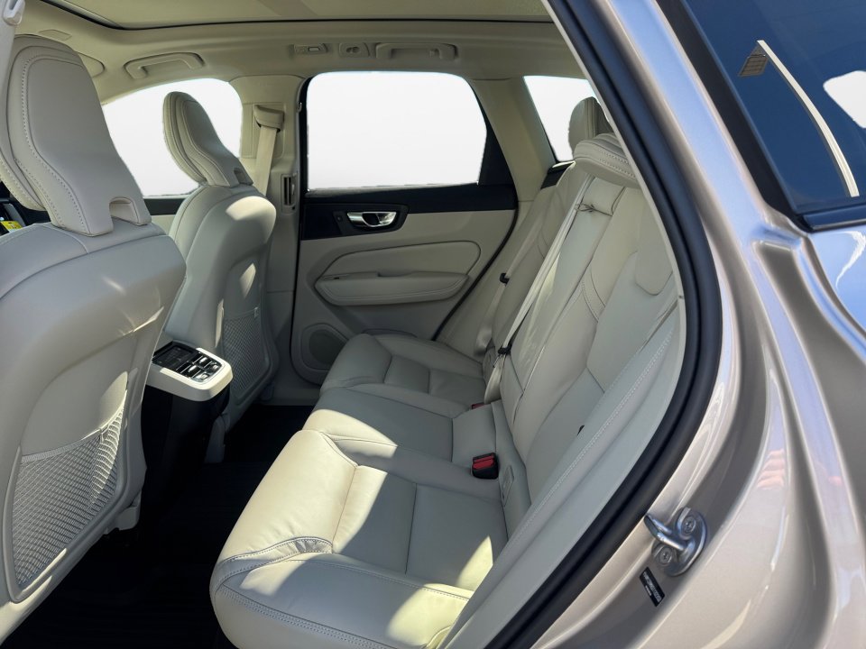 New 2025 Volvo XC60 B5 Ultra w/ Protection Package Premier image 13