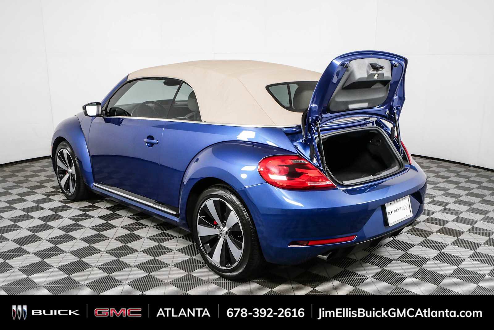 Used 2013 Volkswagen Beetle 2.0T FWD image 31