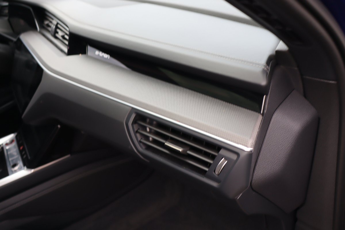 Used 2024 Audi SQ8 e-tron Premium Plus w/ Black Optic Package AWD/4WD image 22