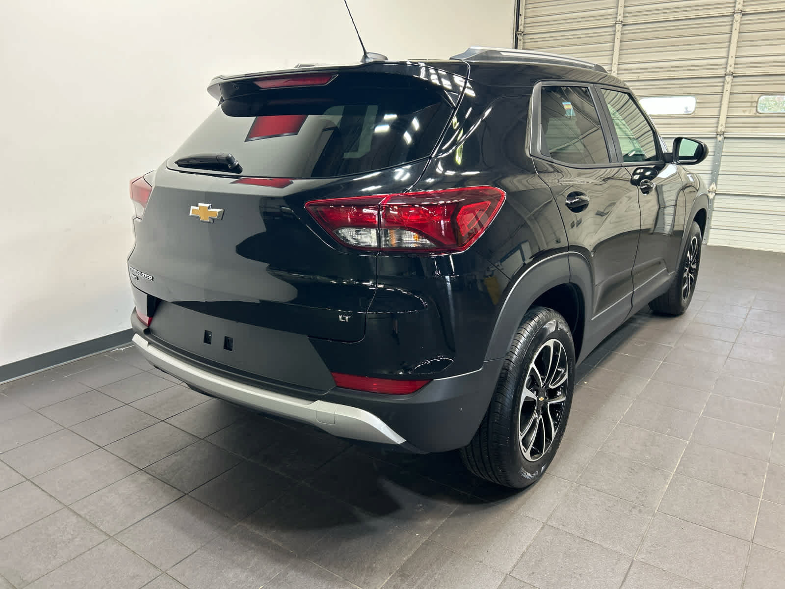 Used 2025 Chevrolet TrailBlazer LT AWD/4WD image 3