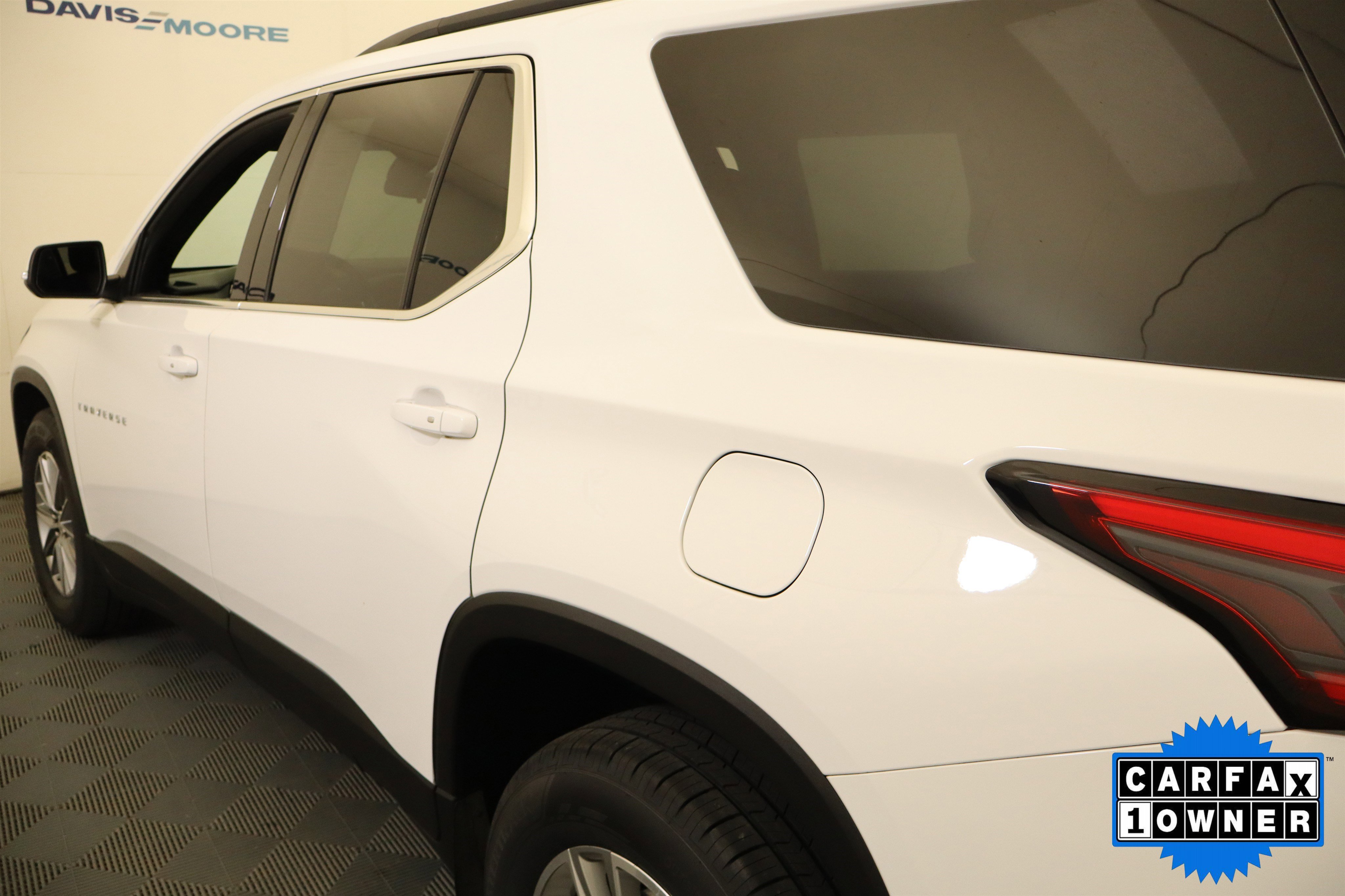 Used 2023 Chevrolet Traverse LT FWD image 11