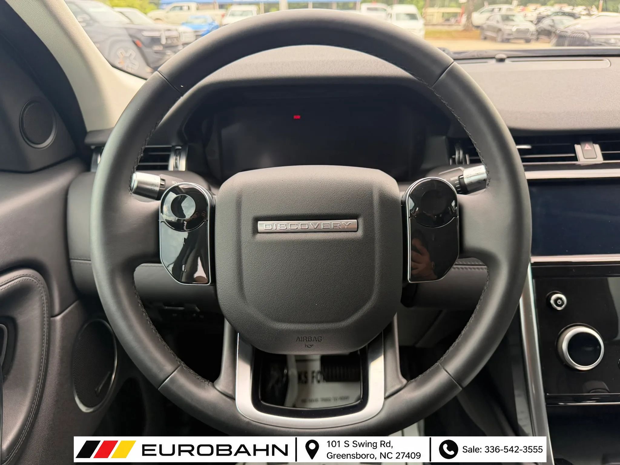 Used 2020 Land Rover Discovery Sport SE AWD/4WD image 12