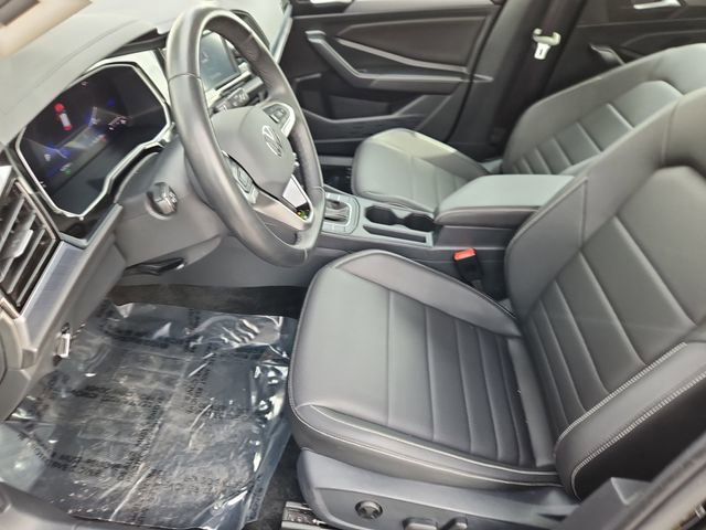 Used 2024 Volkswagen Jetta SE FWD image 7