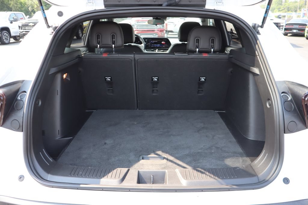 Used 2024 Chevrolet Trax RS w/ Driver Confidence Package FWD image 32