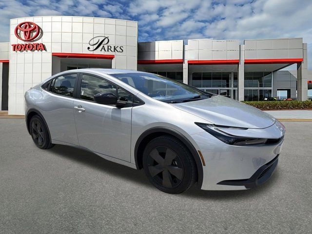 Used 2025 Toyota Prius LE FWD image 1