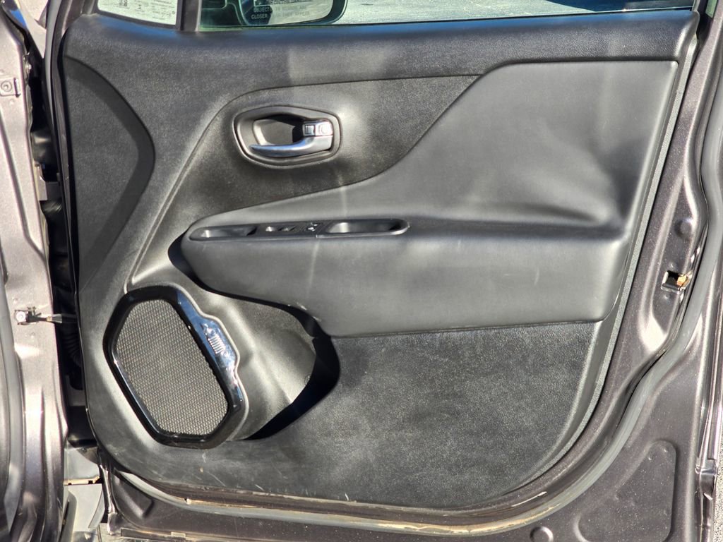 Used 2016 Jeep Renegade Latitude image 46