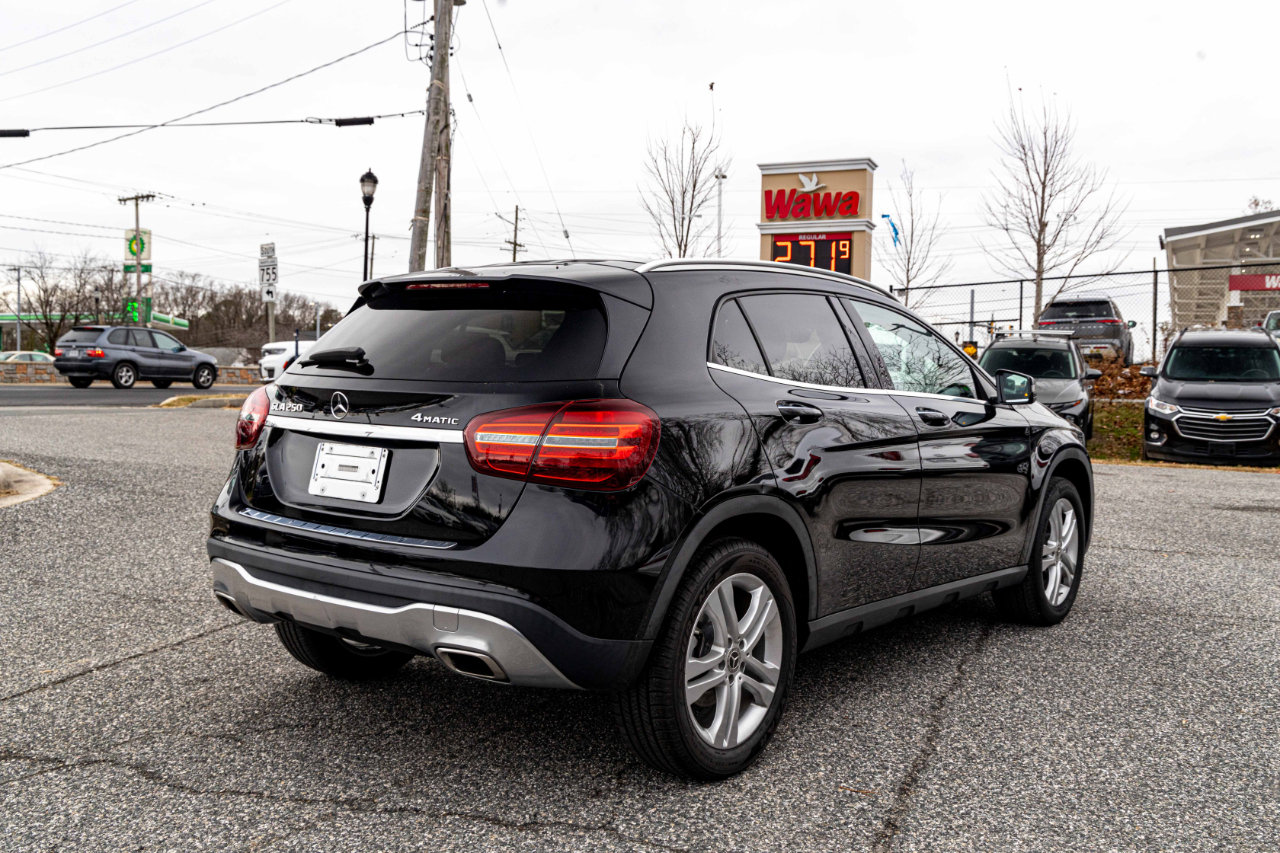 Used 2020 Mercedes-Benz GLA 250 4MATIC w/ Premium Package image 6