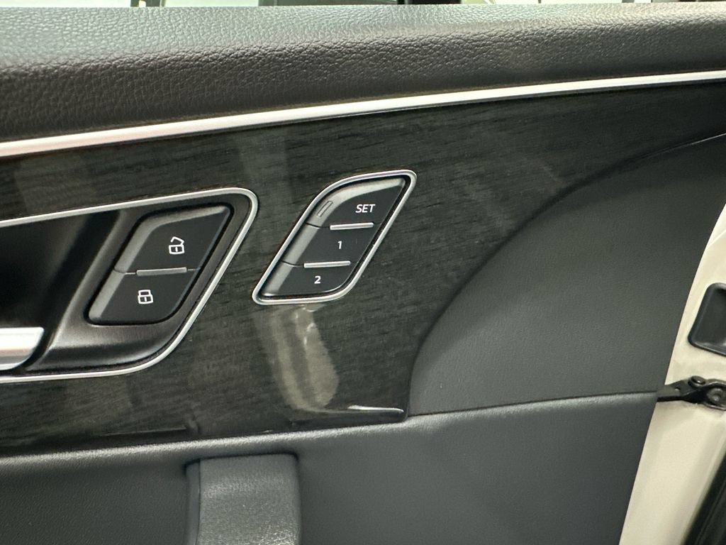 Used 2021 Audi Q7 3.0T Premium Plus w/ Premium Plus Package AWD/4WD image 12