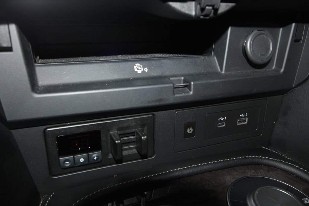 Used 2024 Nissan Armada Platinum w/ Captain's Chairs Package image 21