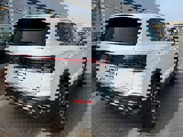 New 2026 Volkswagen Taos SE AWD/4WD image 3