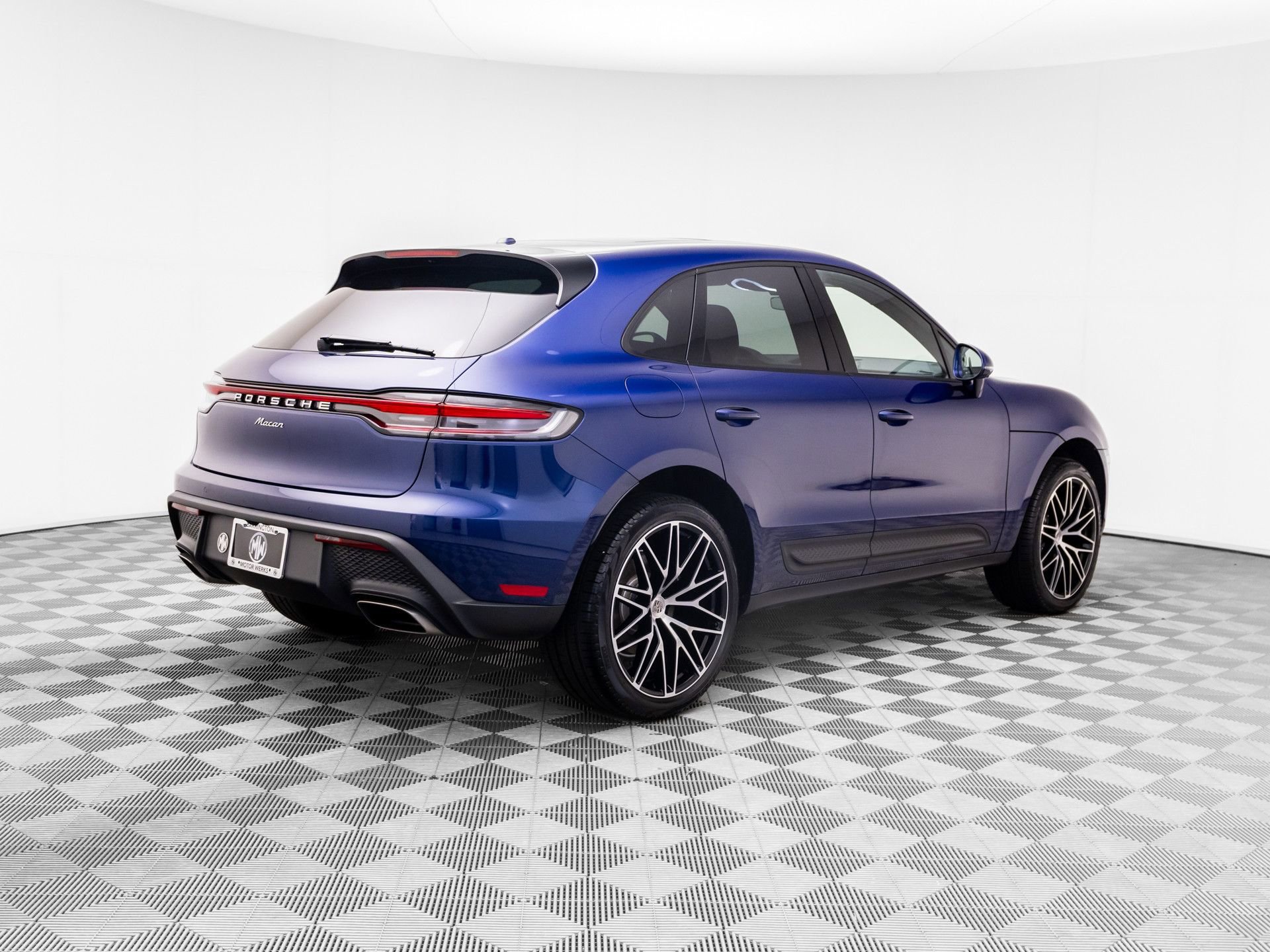 Certified 2026 Porsche Macan AWD/4WD image 8