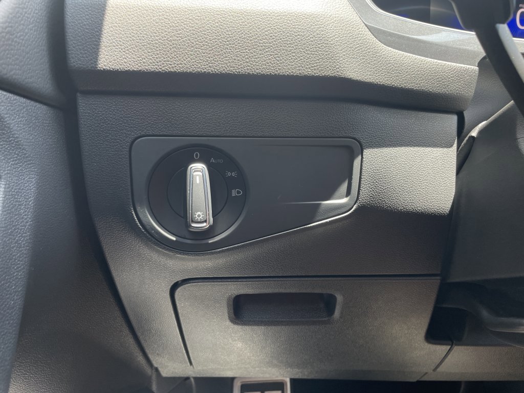 Used 2023 Volkswagen Tiguan SE R-Line image 27