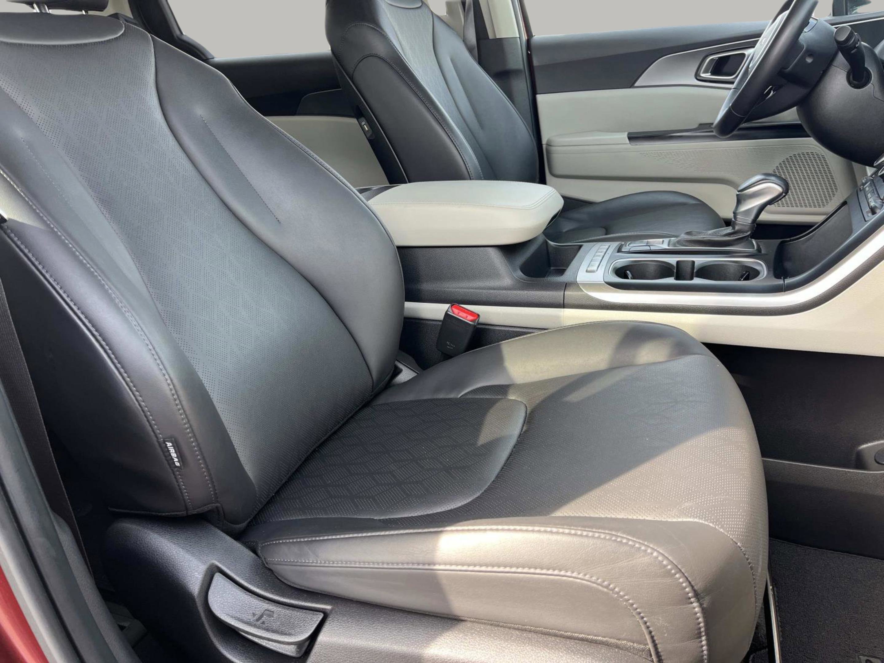 Used 2024 Kia Carnival LX image 27