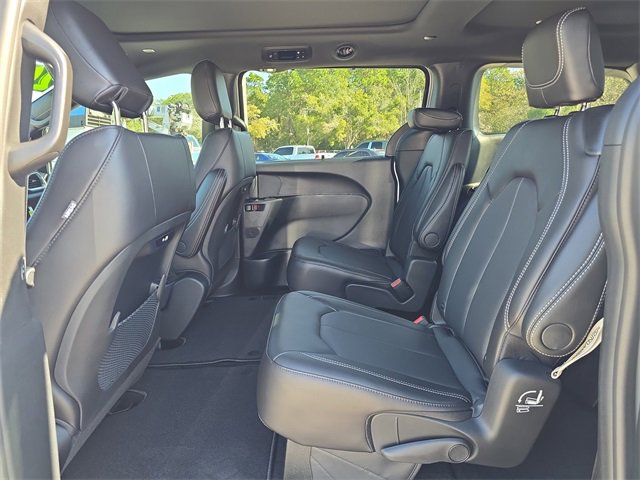 New 2026 Chrysler Pacifica Select image 13