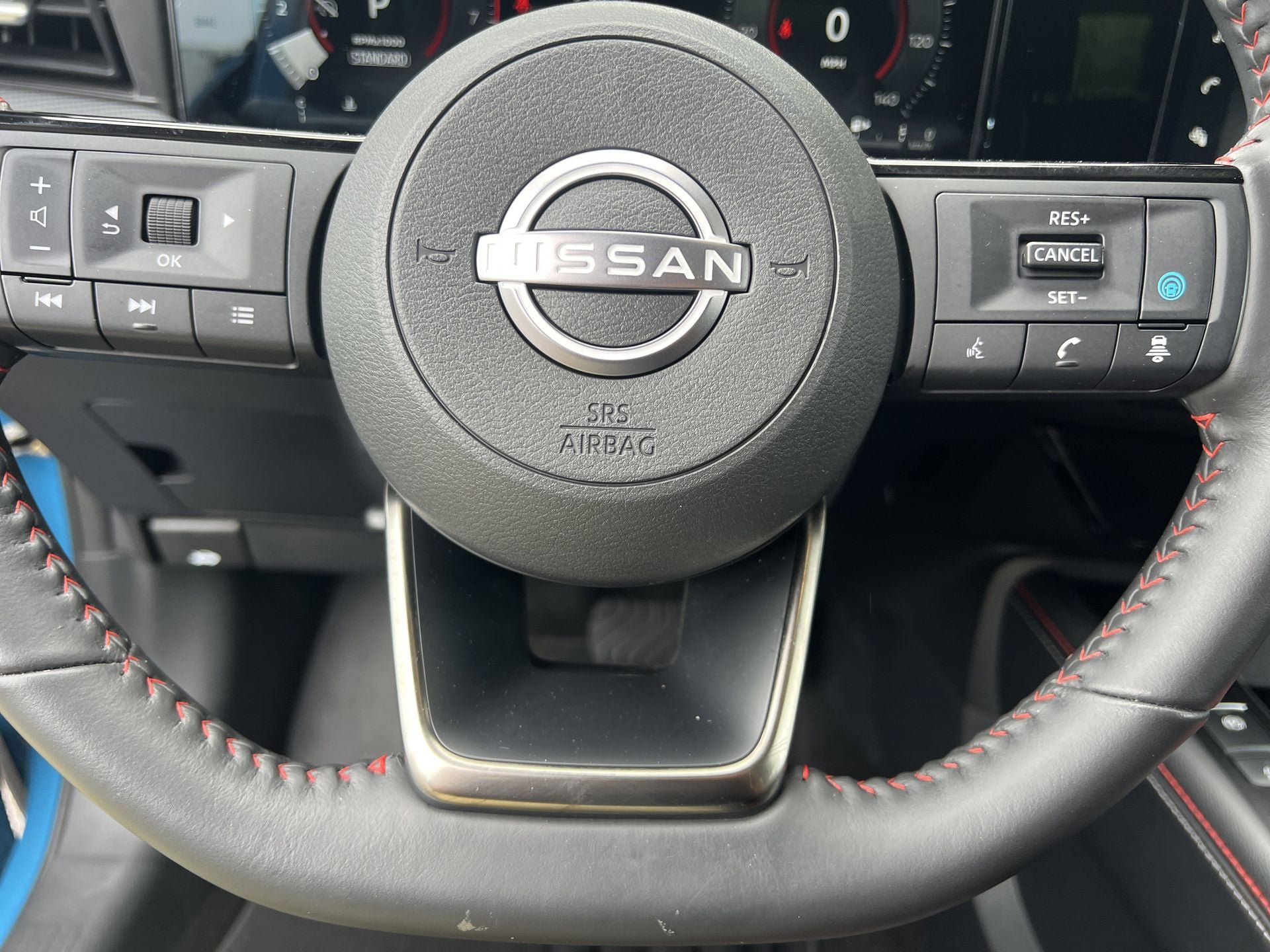 Certified 2025 Nissan Kicks SR FWD image 10