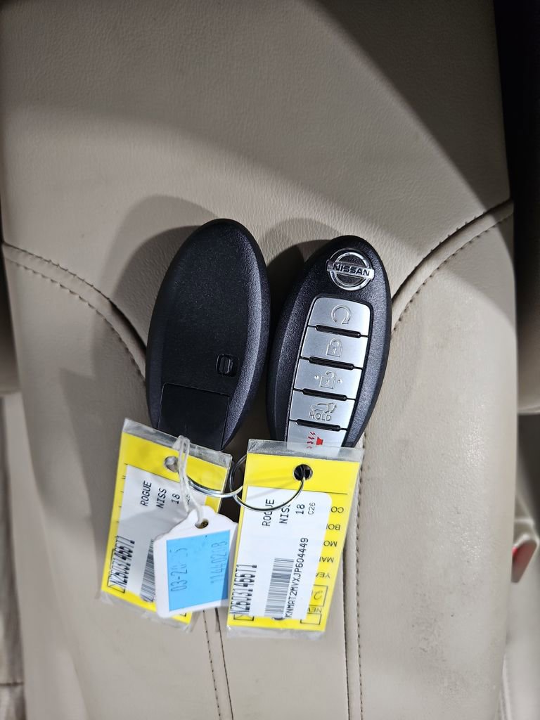 Used 2018 Nissan Rogue SV image 27