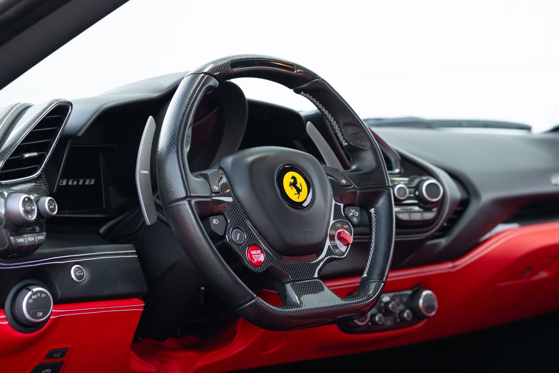 Used 2017 Ferrari 488 GTB RWD image 5