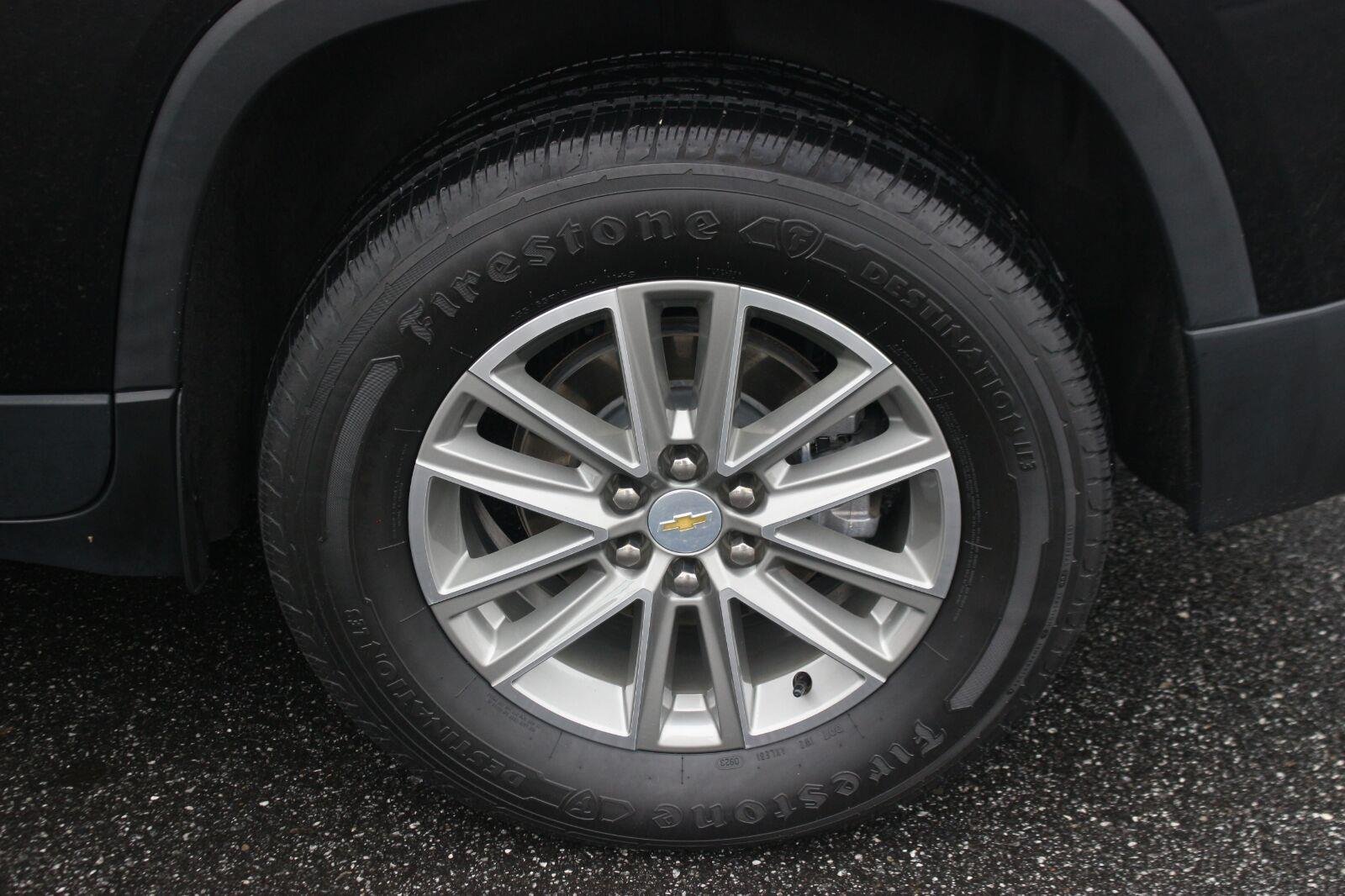 Used 2023 Chevrolet Traverse LT w/ LPO, Cargo Package AWD/4WD image 39