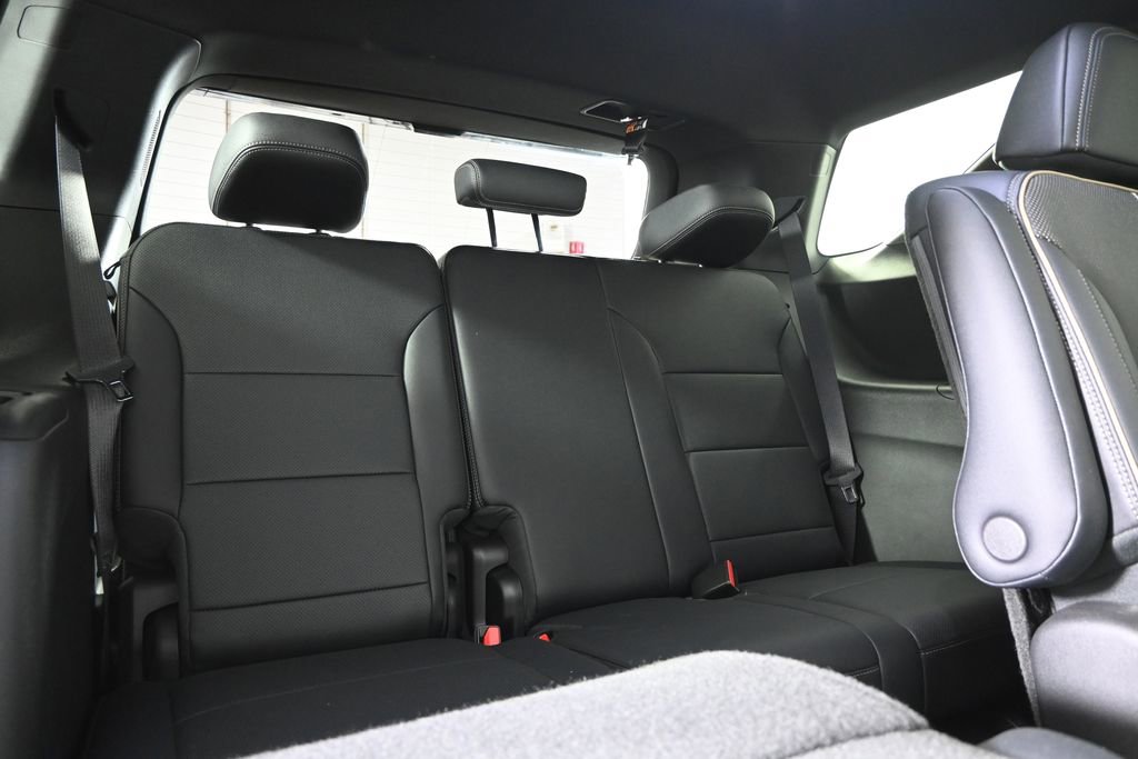 Used 2025 Chevrolet Traverse High Country w/ LPO, Floor Liner Package image 17