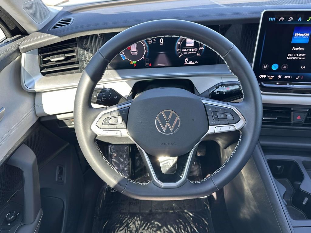 Certified 2025 Volkswagen Tiguan SE image 17