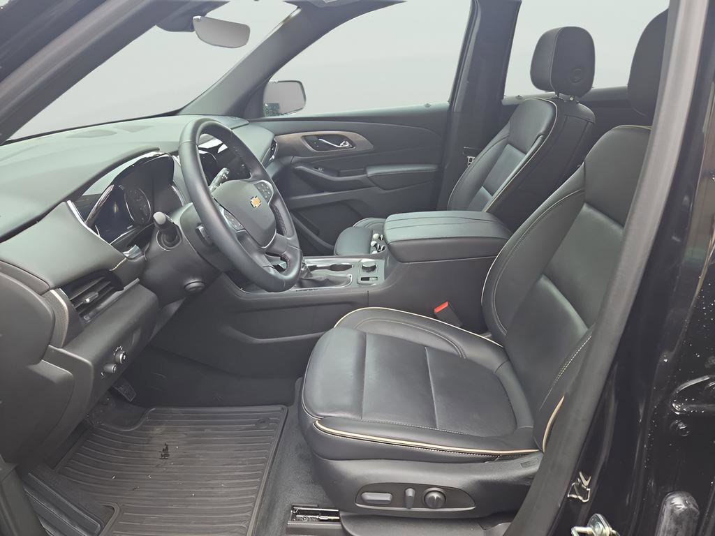 Used 2023 Chevrolet Traverse Premier image 17