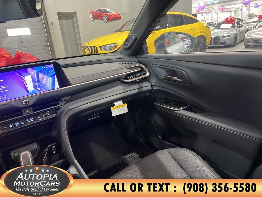 Used 2025 Toyota Crown Signia AWD/4WD image 22