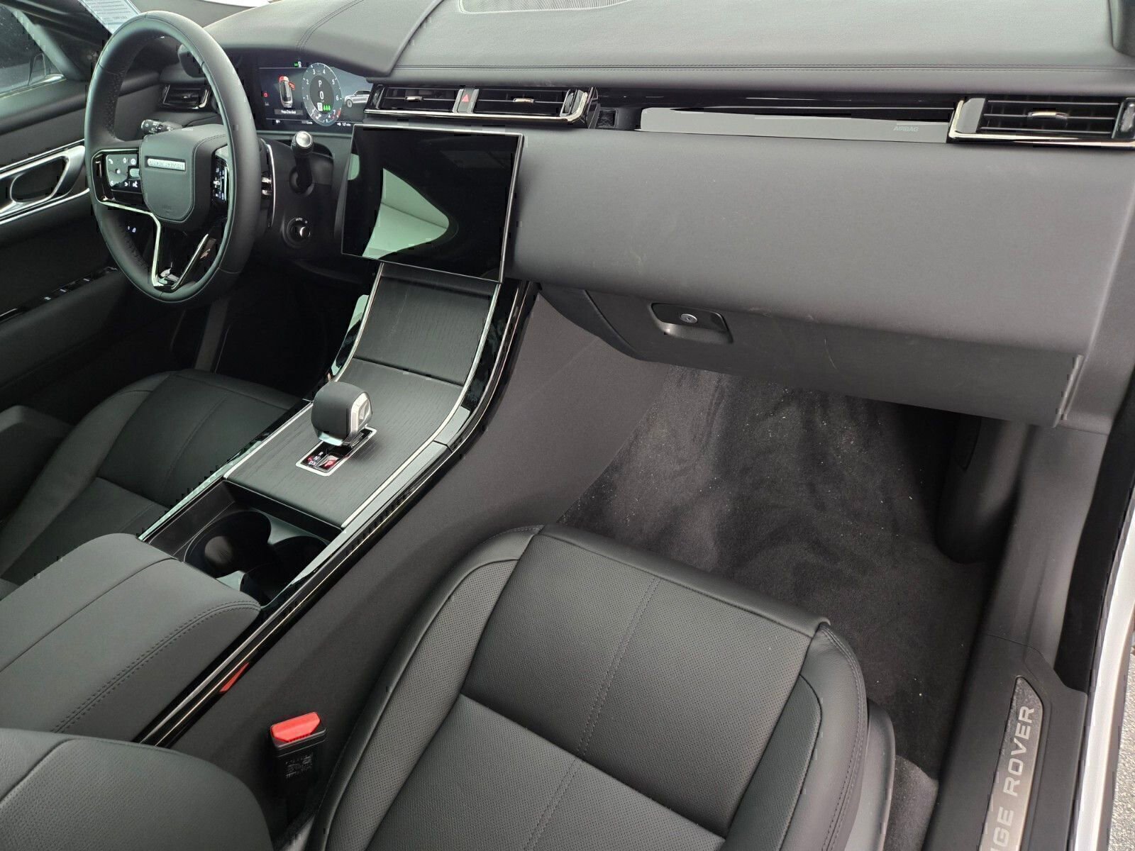 New 2026 Land Rover Range Rover Velar Dynamic SE image 18