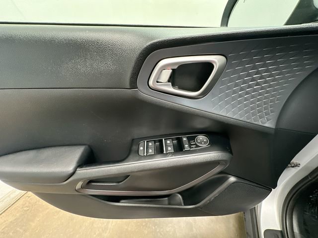 Used 2020 Kia Soul S FWD image 16