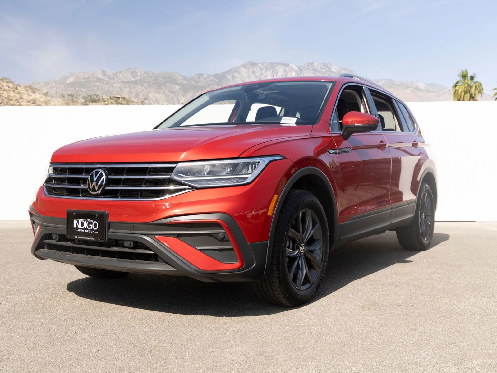Used 2022 Volkswagen Tiguan SE w/ Panoramic Sunroof Package image 1