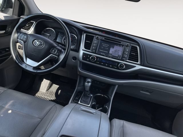 Used 2017 Toyota Highlander Limited w/ Carpet Mat Package AWD/4WD image 10