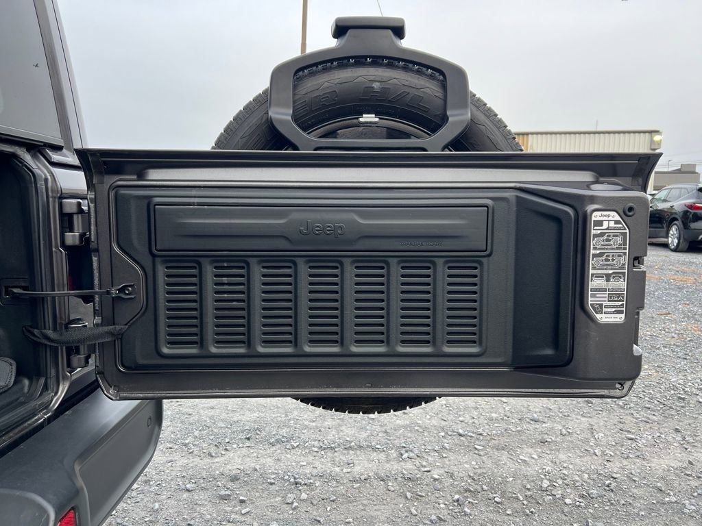 Used 2021 Jeep Wrangler Unlimited Sahara w/ Cold Weather Group image 15