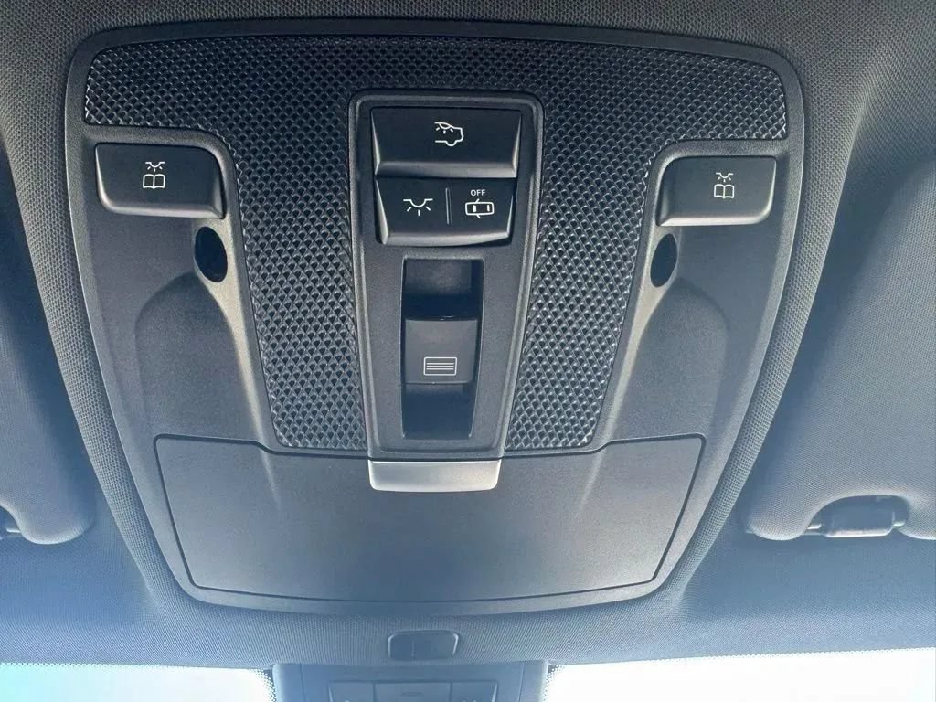 Used 2018 Mercedes-Benz GLA 250 4MATIC image 33
